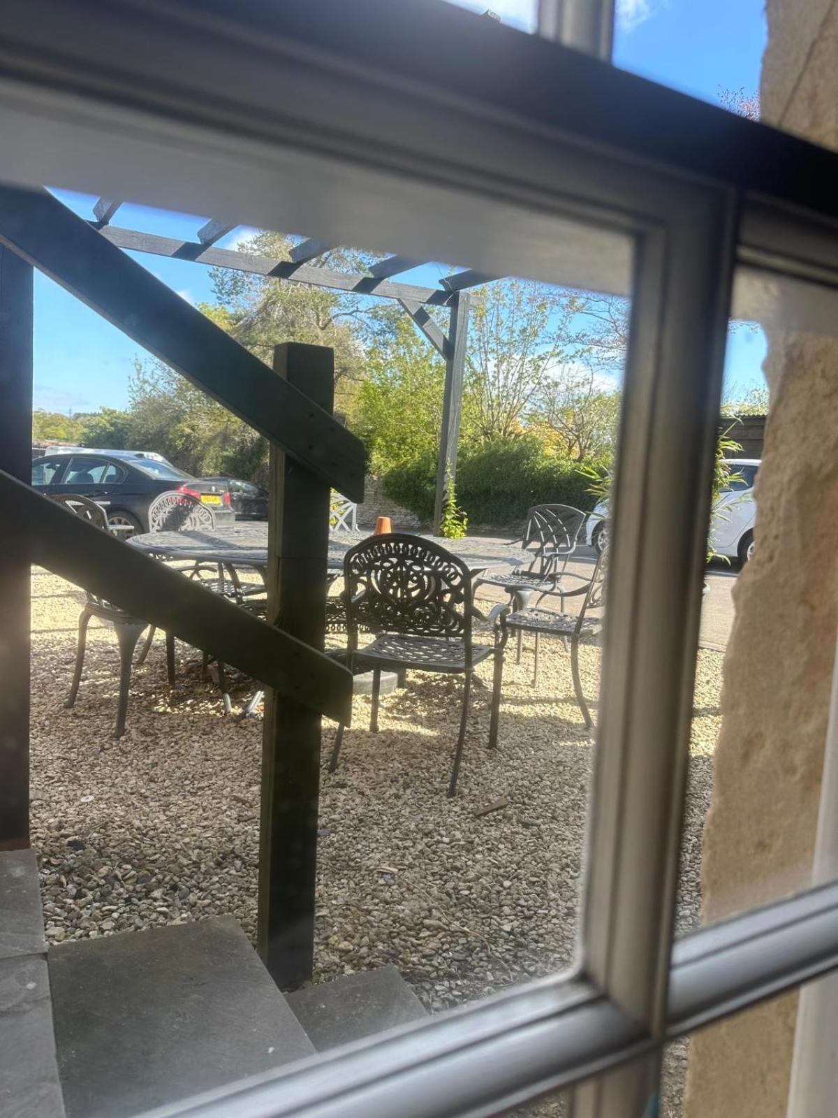 The White Hart Hotel Atworth Exterior foto